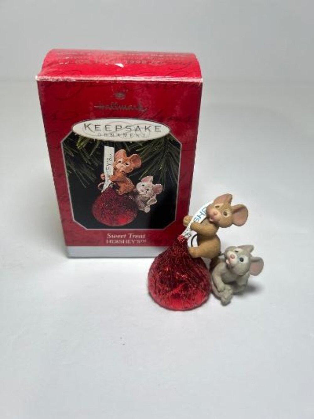 Hallmark Keepsake Ornament Sweet Treat Hershey's Mouse 1998 Vintage Christmas